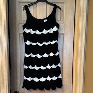 Julia Jordan Flirty Black and White Scallop Dress
